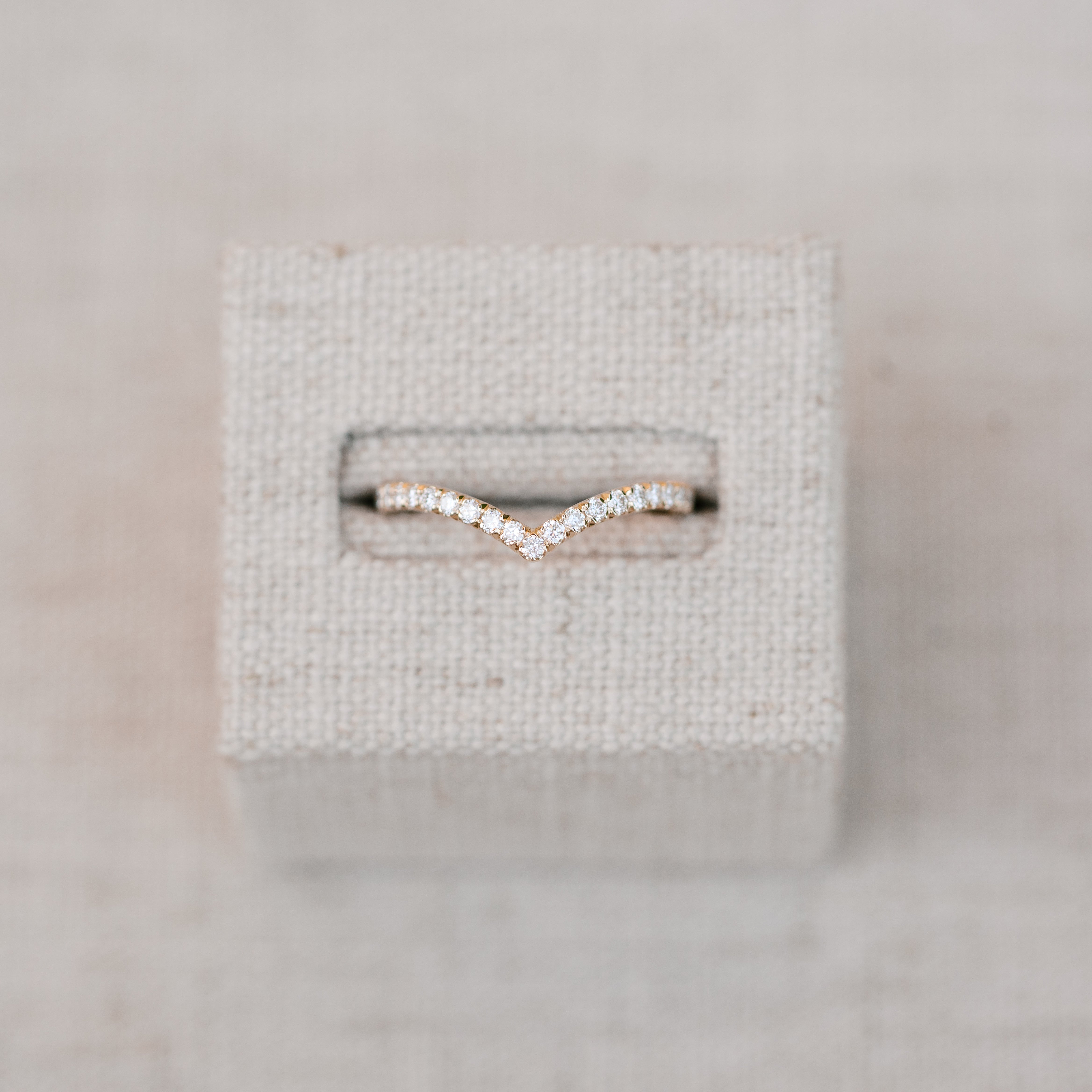 diamond contour band