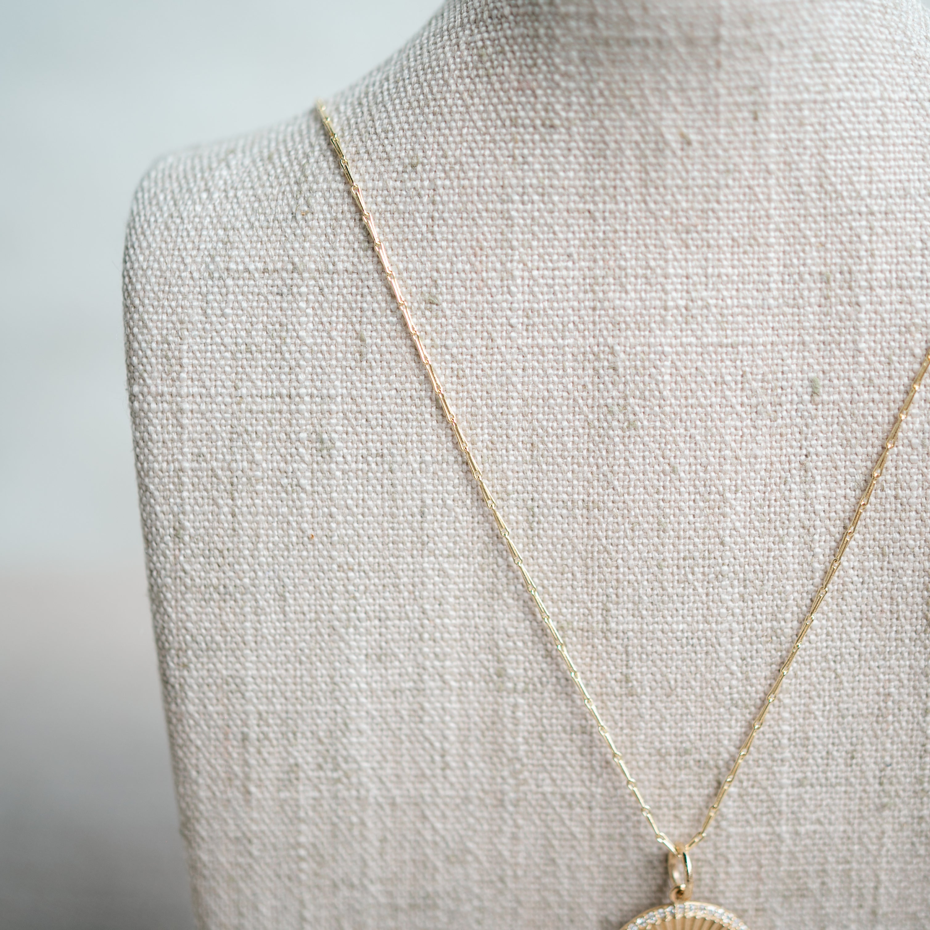 14k yellow gold emerald and diamond round necklace