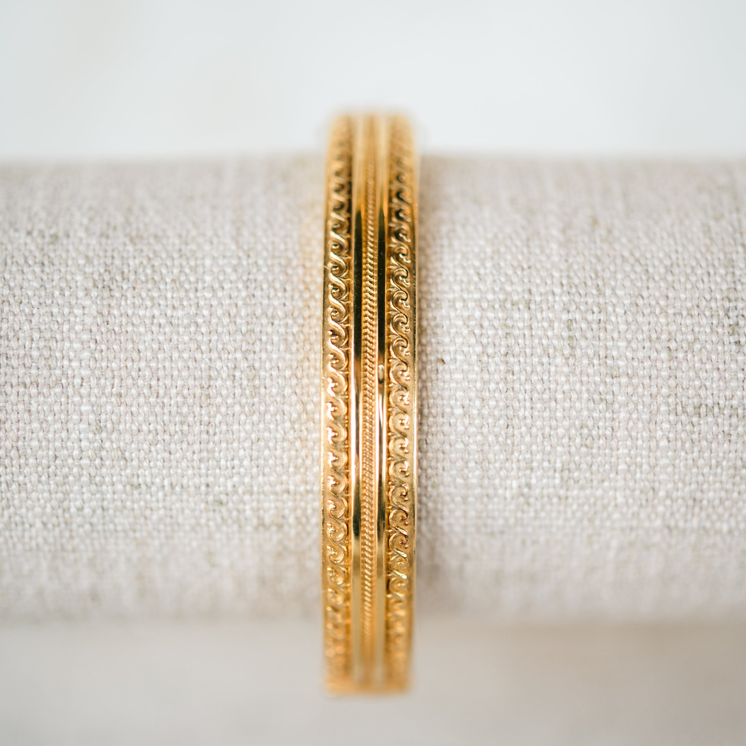 14K Yellow gold Oval Bangle