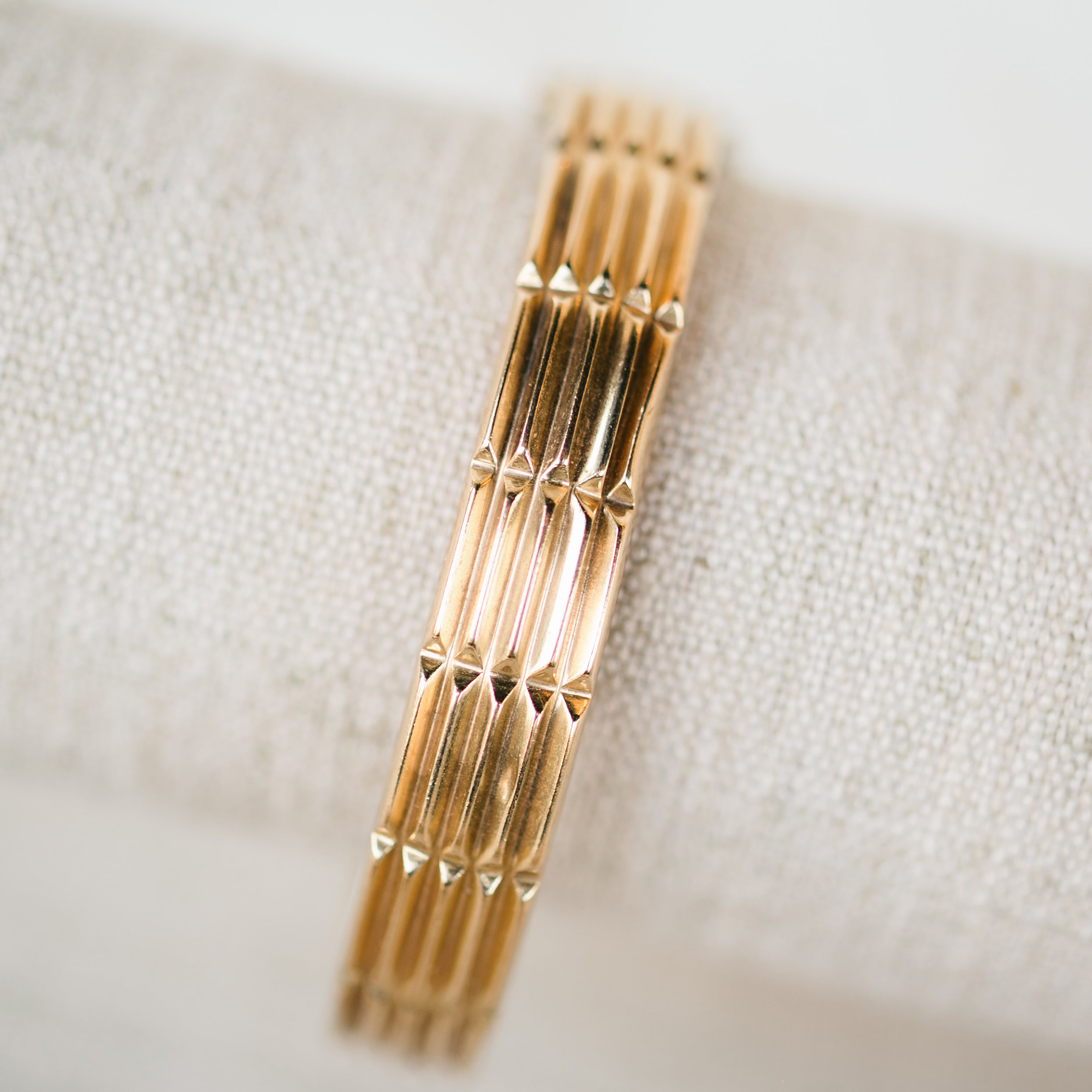Ribbed 14k Gold Bangle