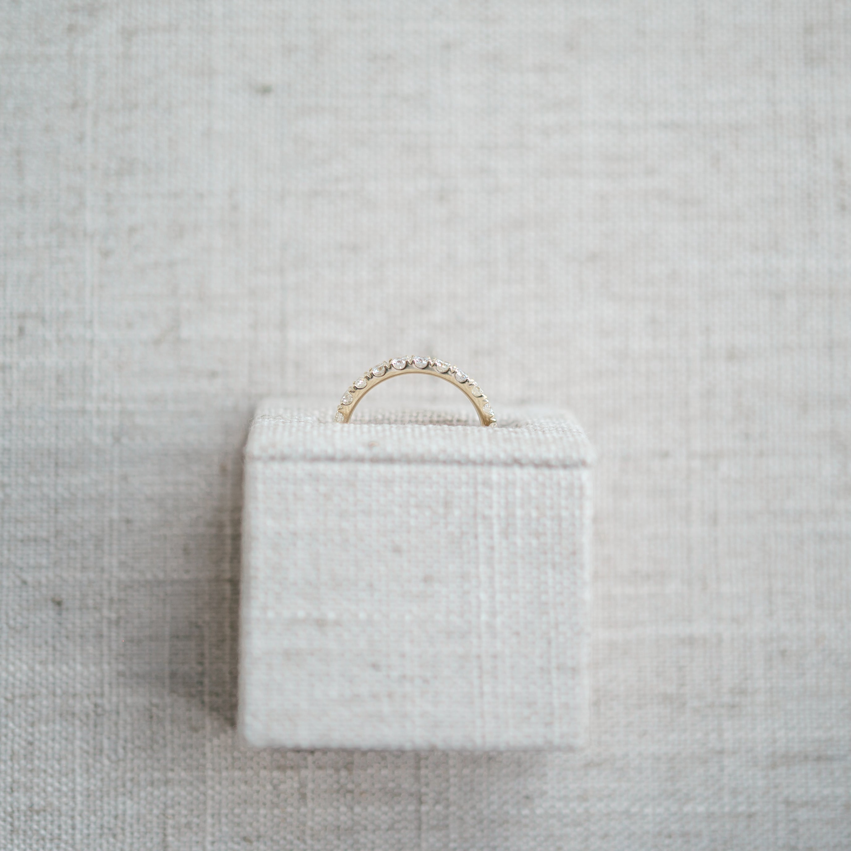 0.75ct yellow gold round diamond half eternity band