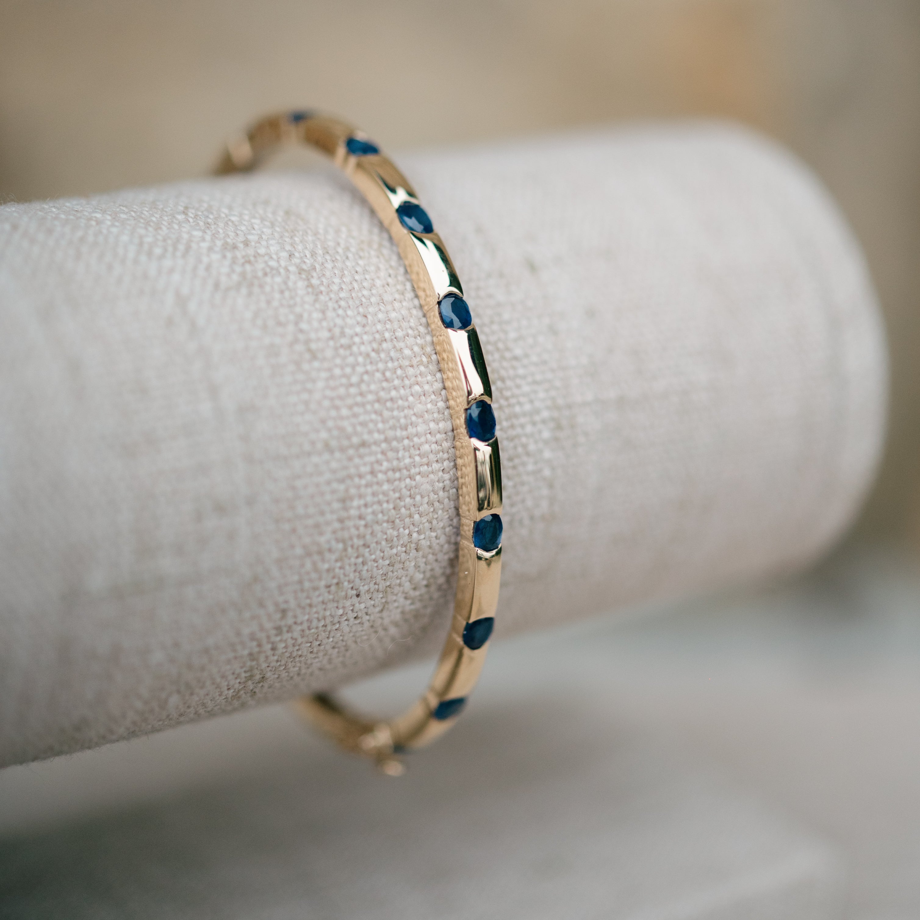 Sapphire station bangle