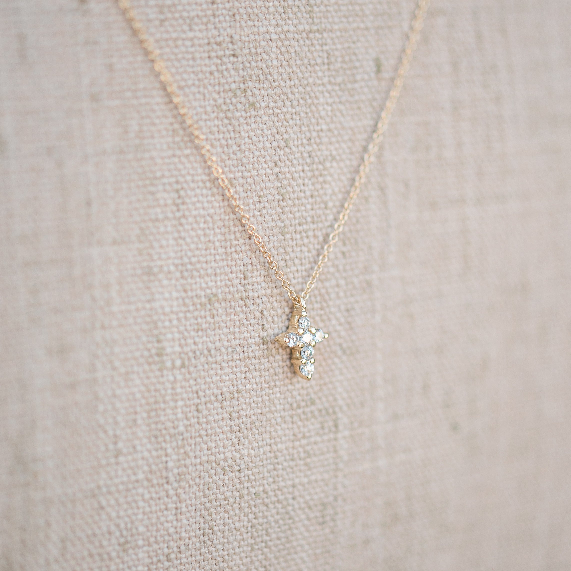 Julie necklace, yellow gold