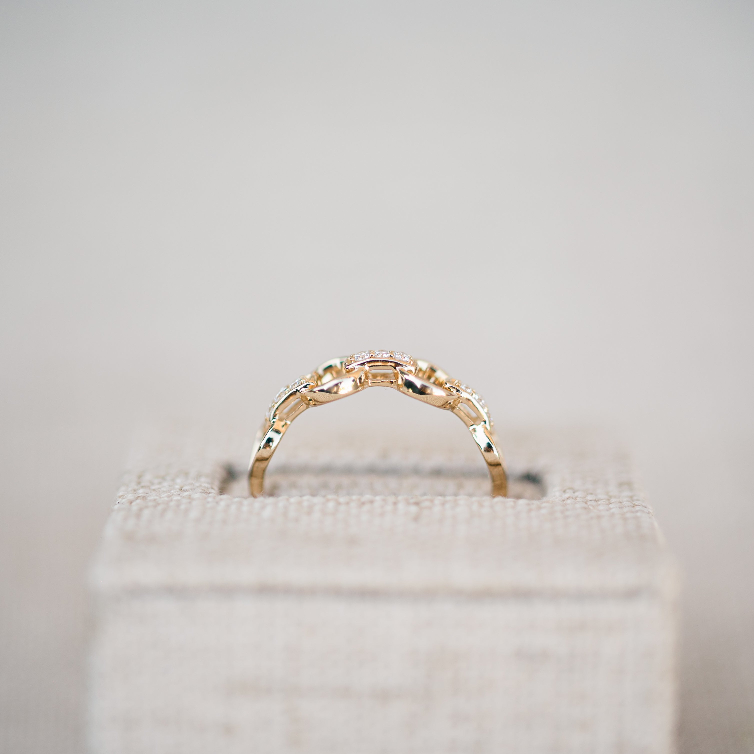 Yellow gold and diamond link band