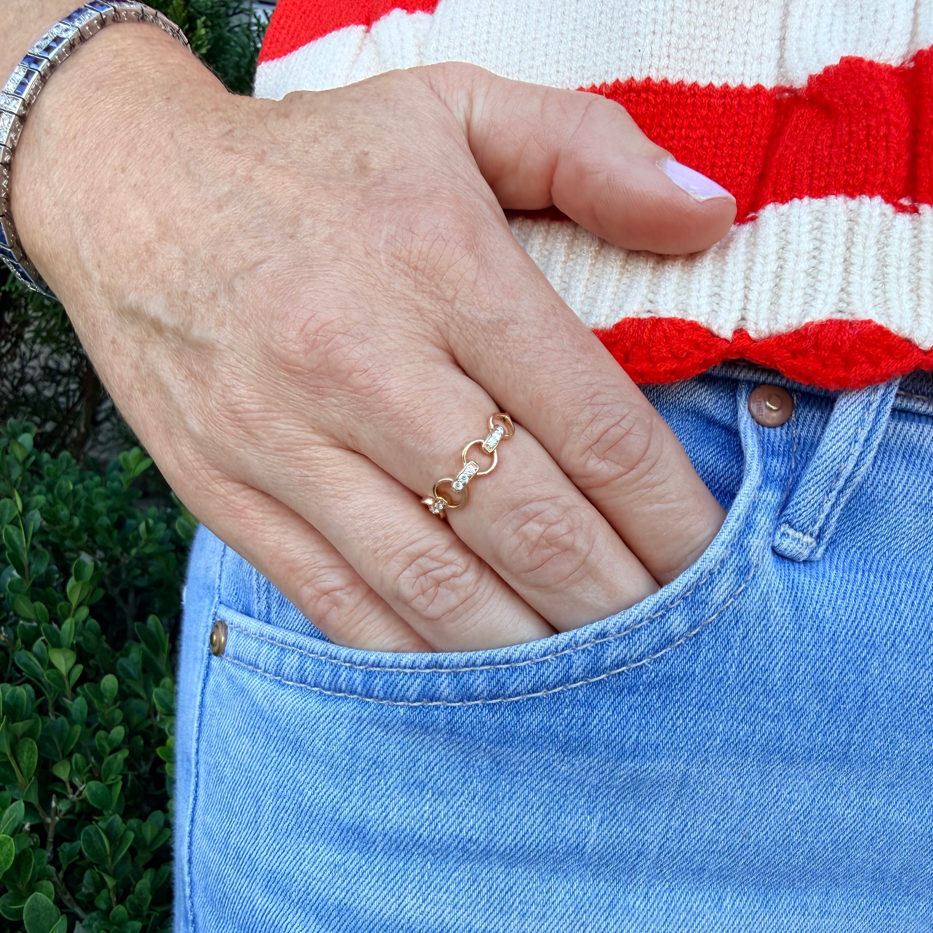 Yellow gold and diamond link band