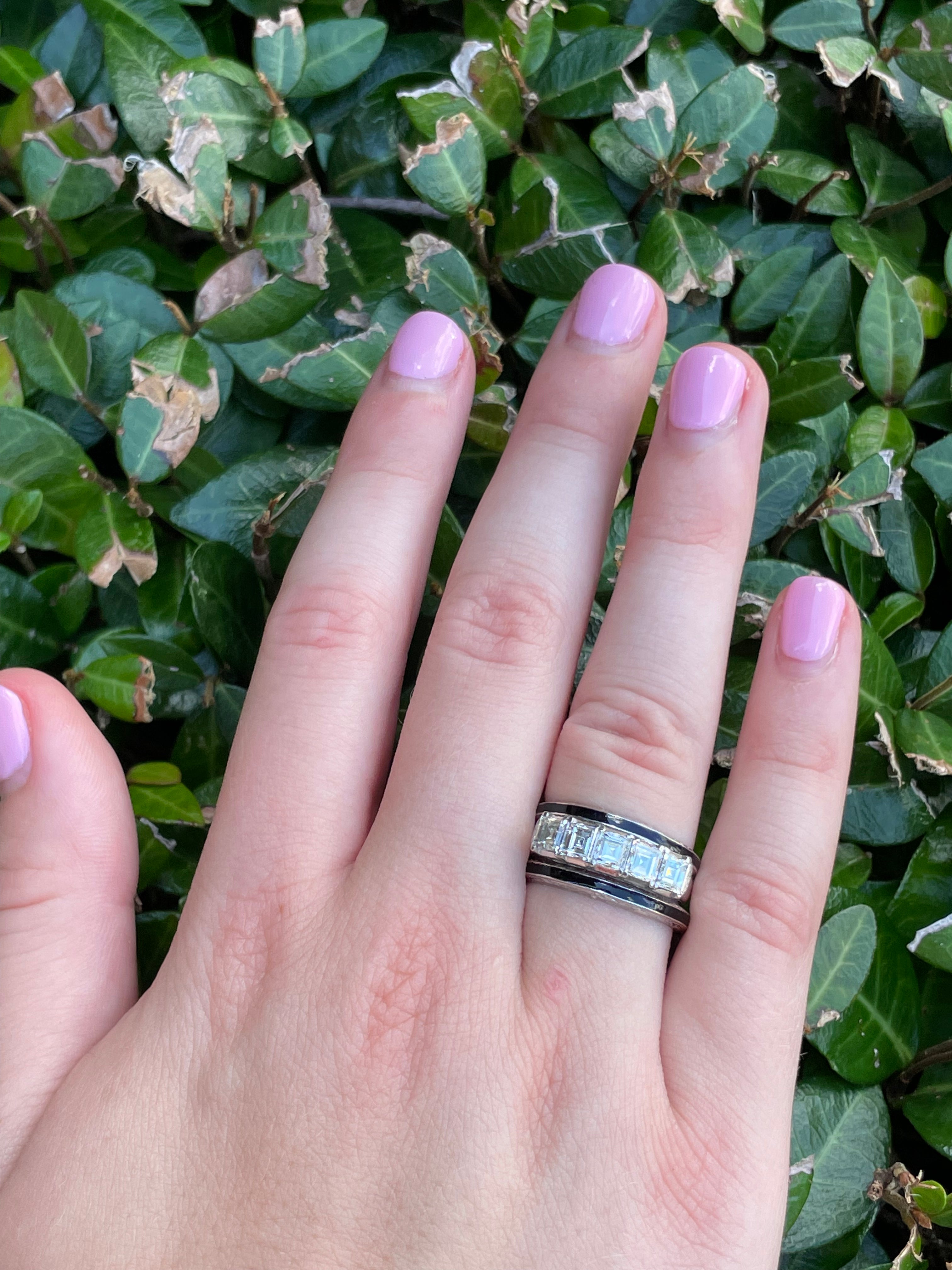 Carré Cut Diamond Band