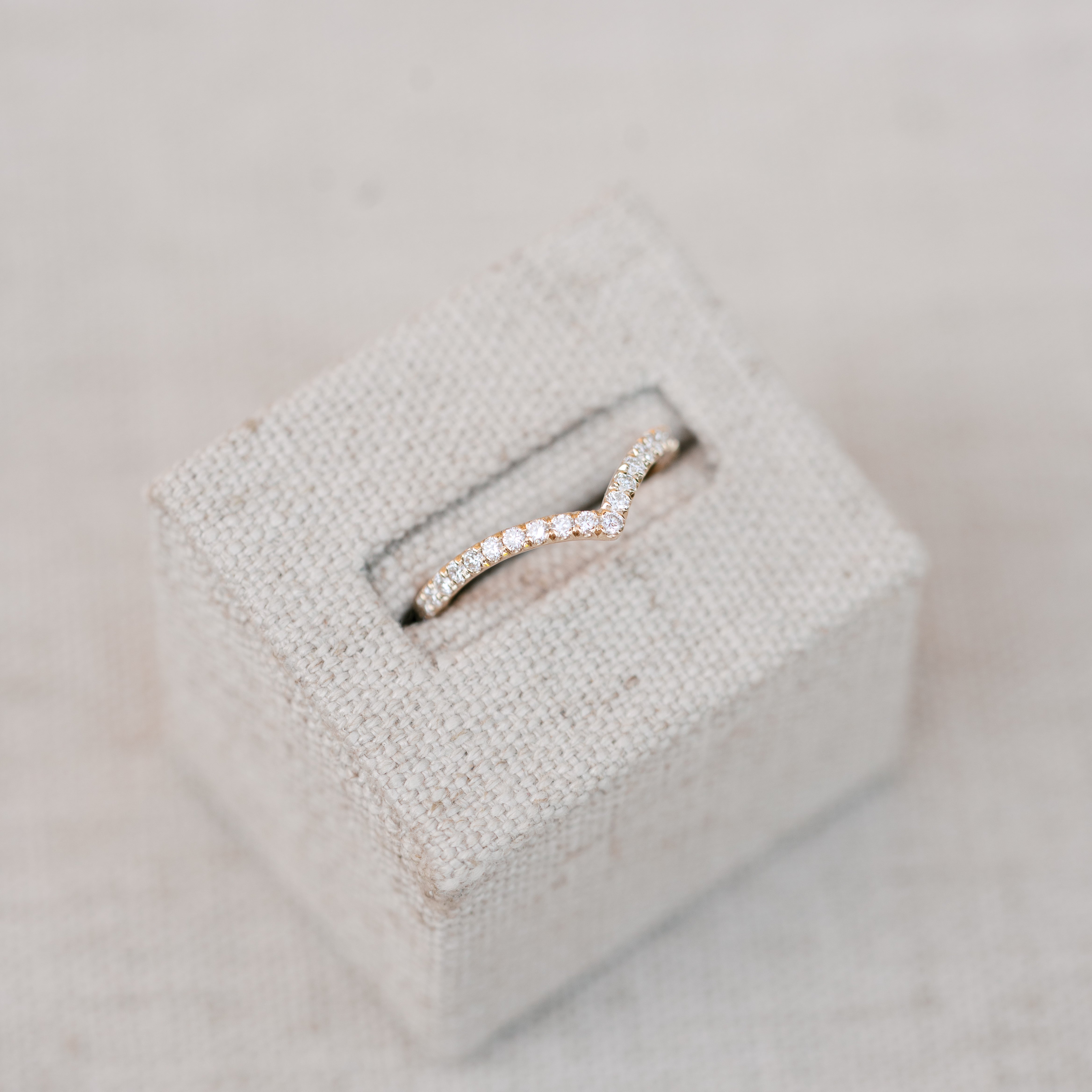 diamond contour band