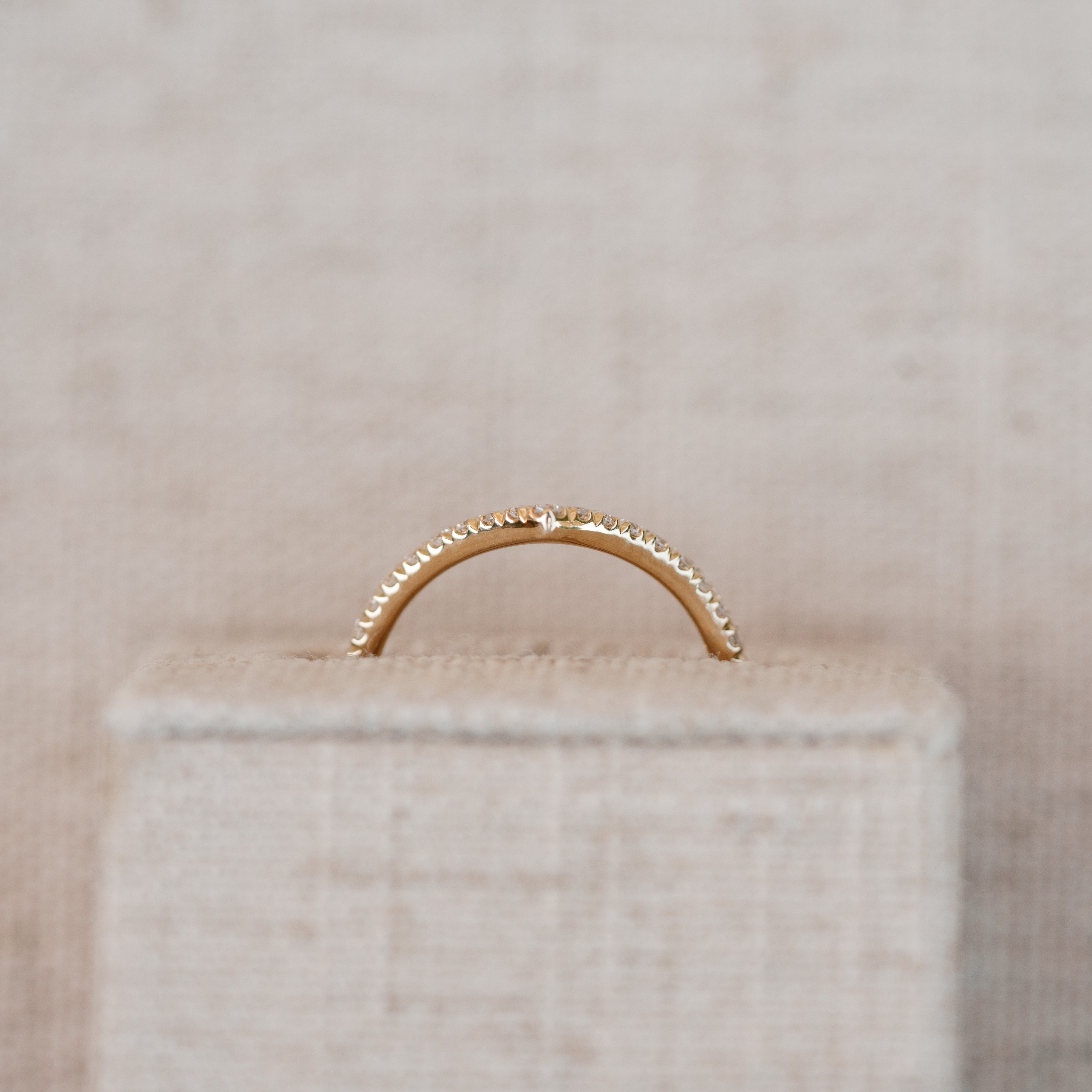 diamond contour band