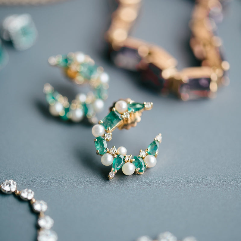 14k yellow gold emerald and pearl crescent swirl earrings
