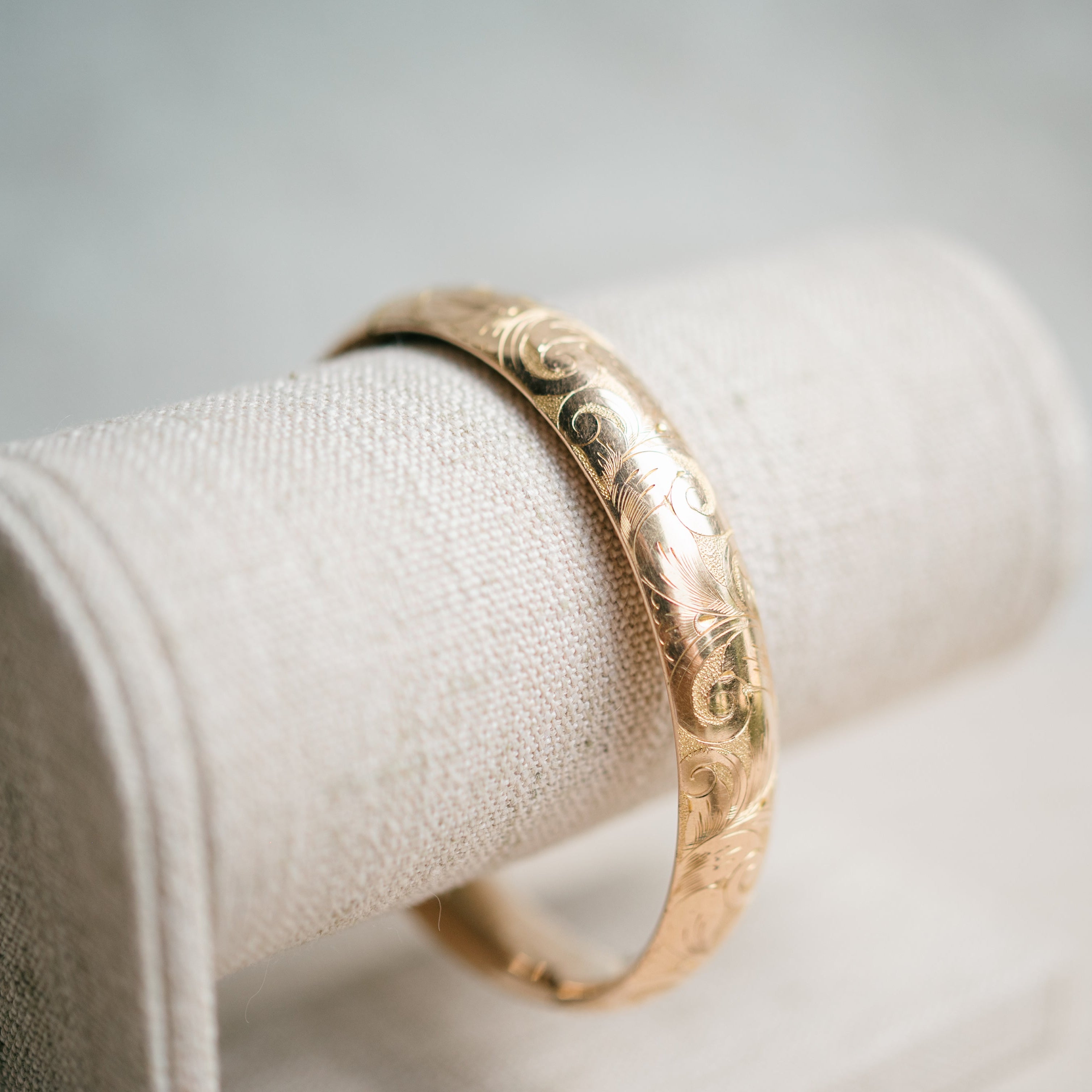 Victorian 11.8mm gold filled bangle with engraving