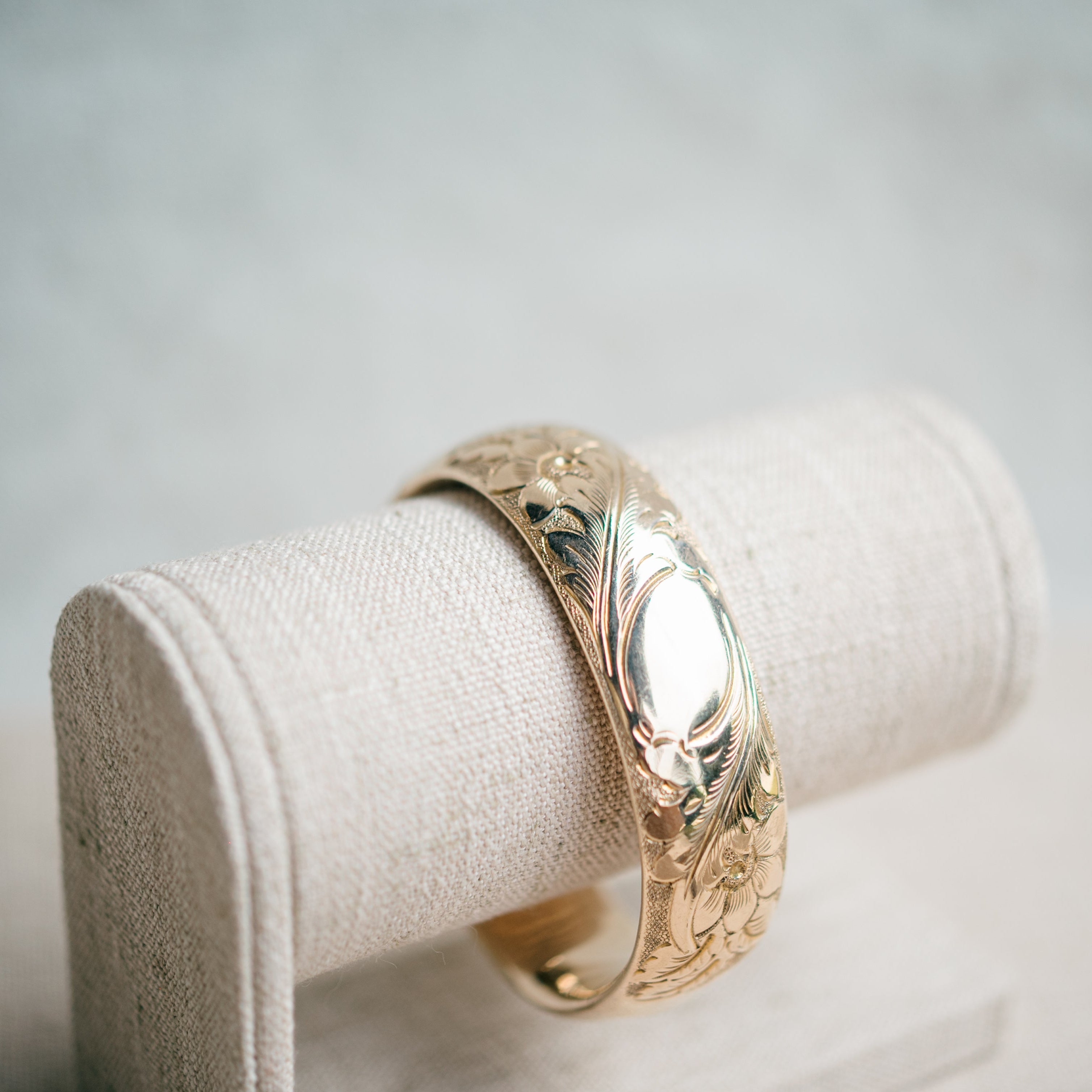 Victorian gold filled 19.4mm bangle with engraving