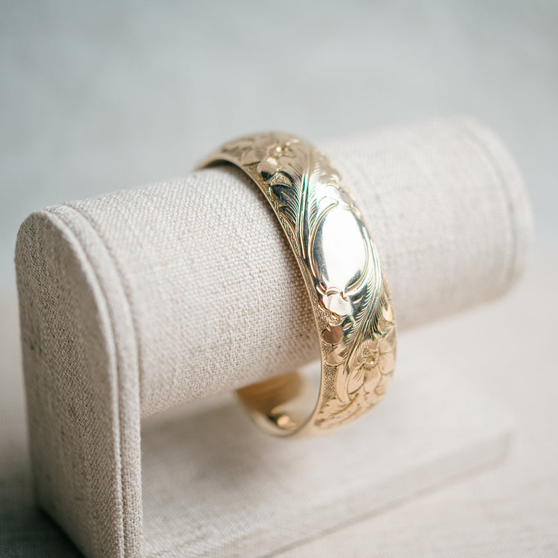 Victorian gold filled 19.4mm bangle with engraving