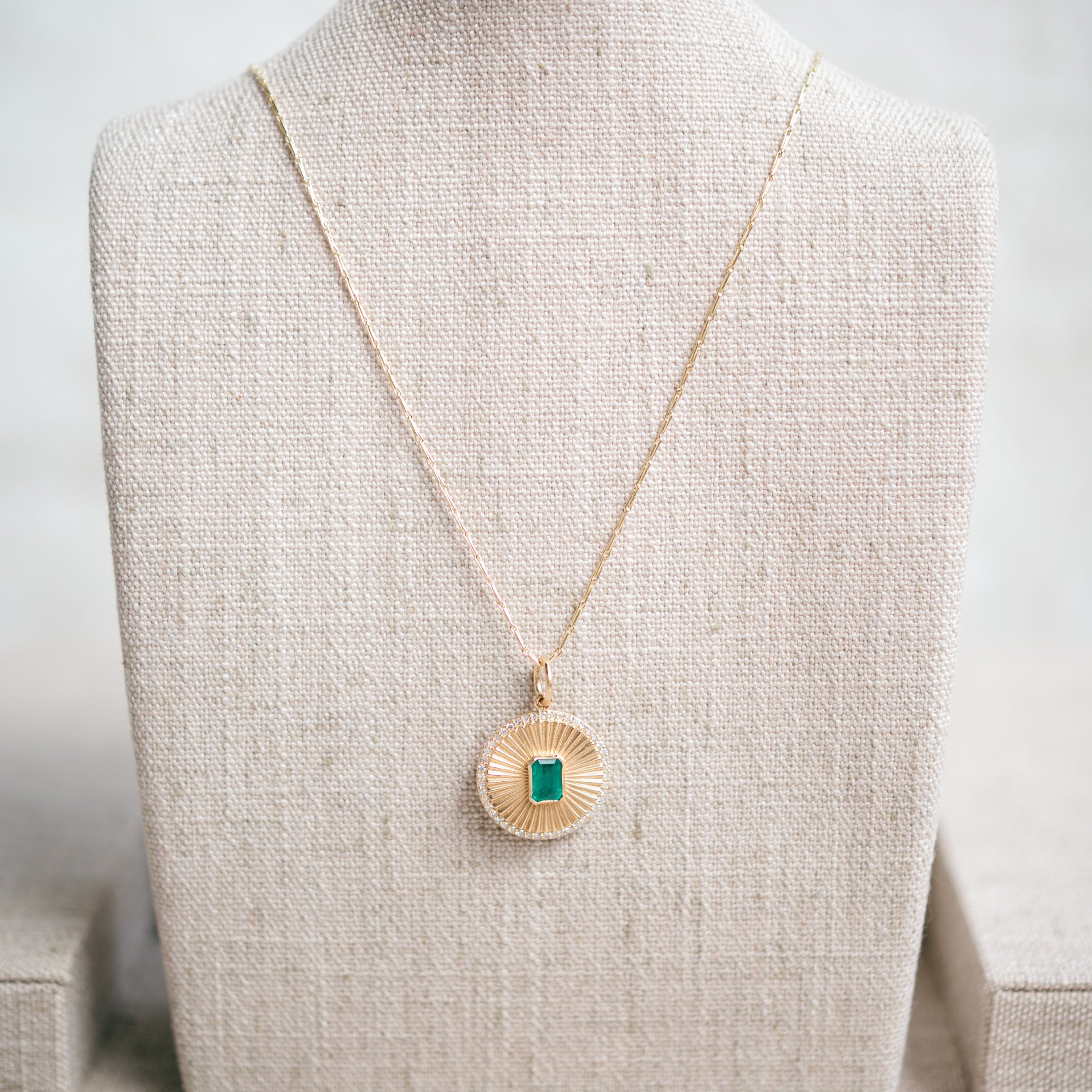14k yellow gold emerald and diamond round necklace