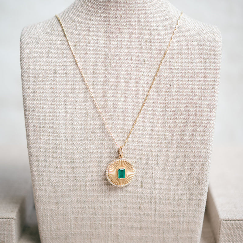 14k yellow gold emerald and diamond round necklace