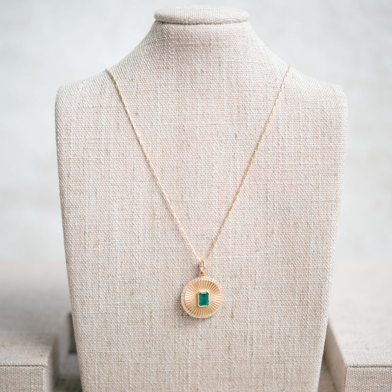 14k yellow gold emerald and diamond round necklace