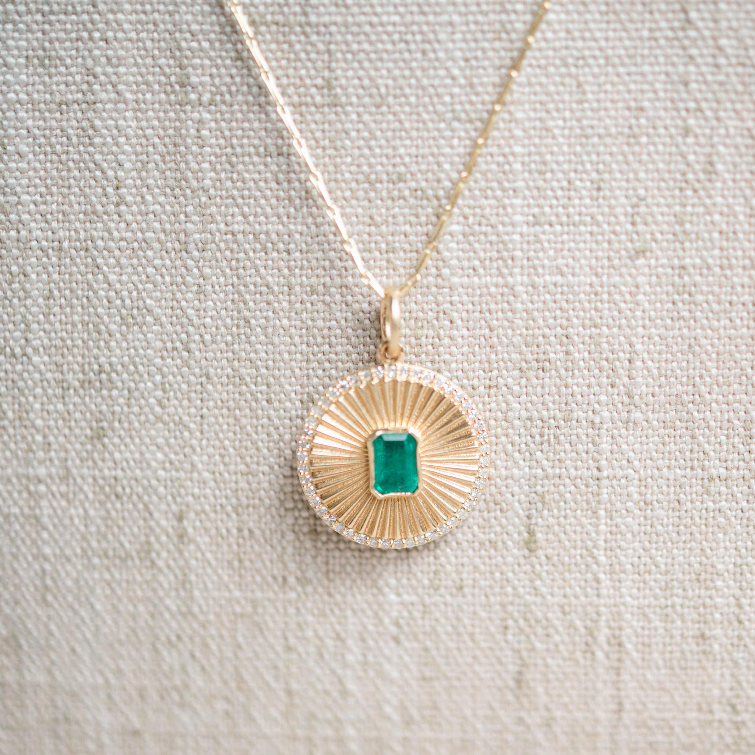 14k yellow gold emerald and diamond round necklace
