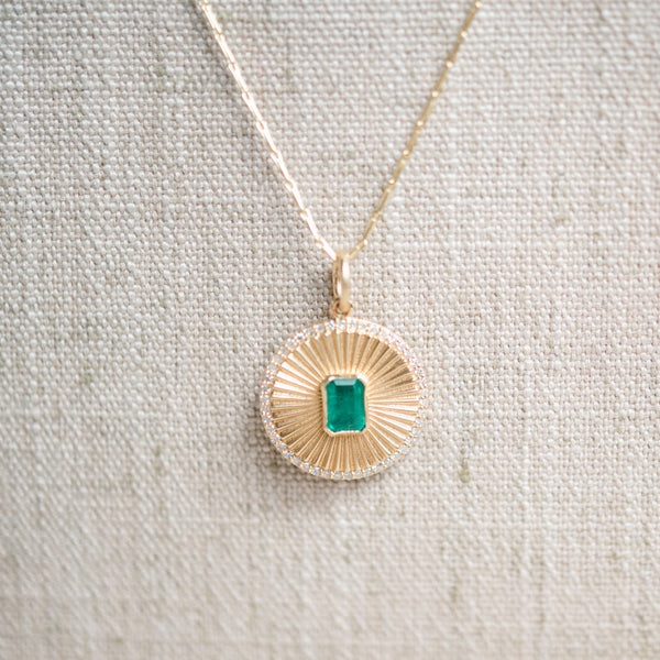 14k yellow gold emerald and diamond round necklace