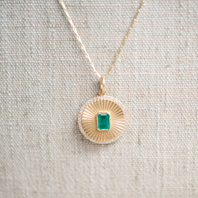 14k yellow gold emerald and diamond round necklace