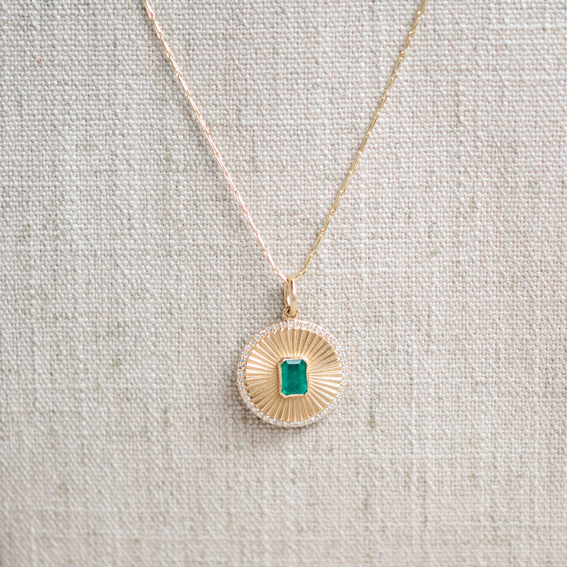 14k yellow gold emerald and diamond round necklace