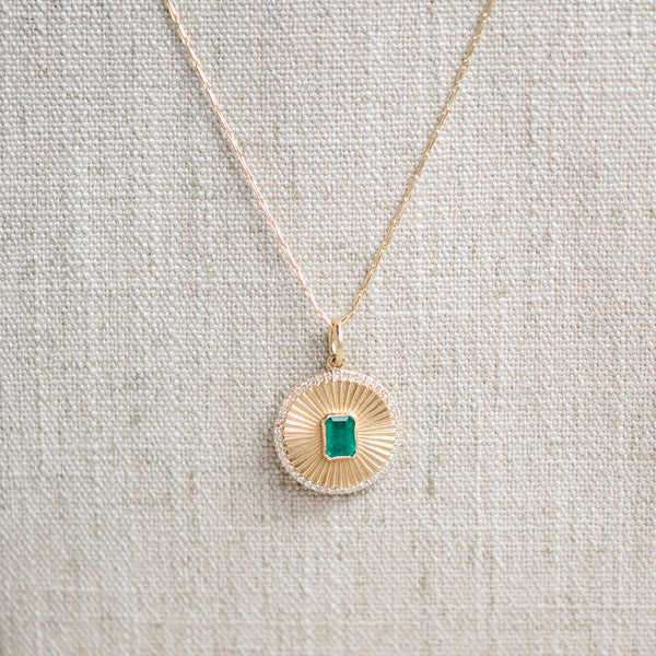 14k yellow gold emerald and diamond round necklace