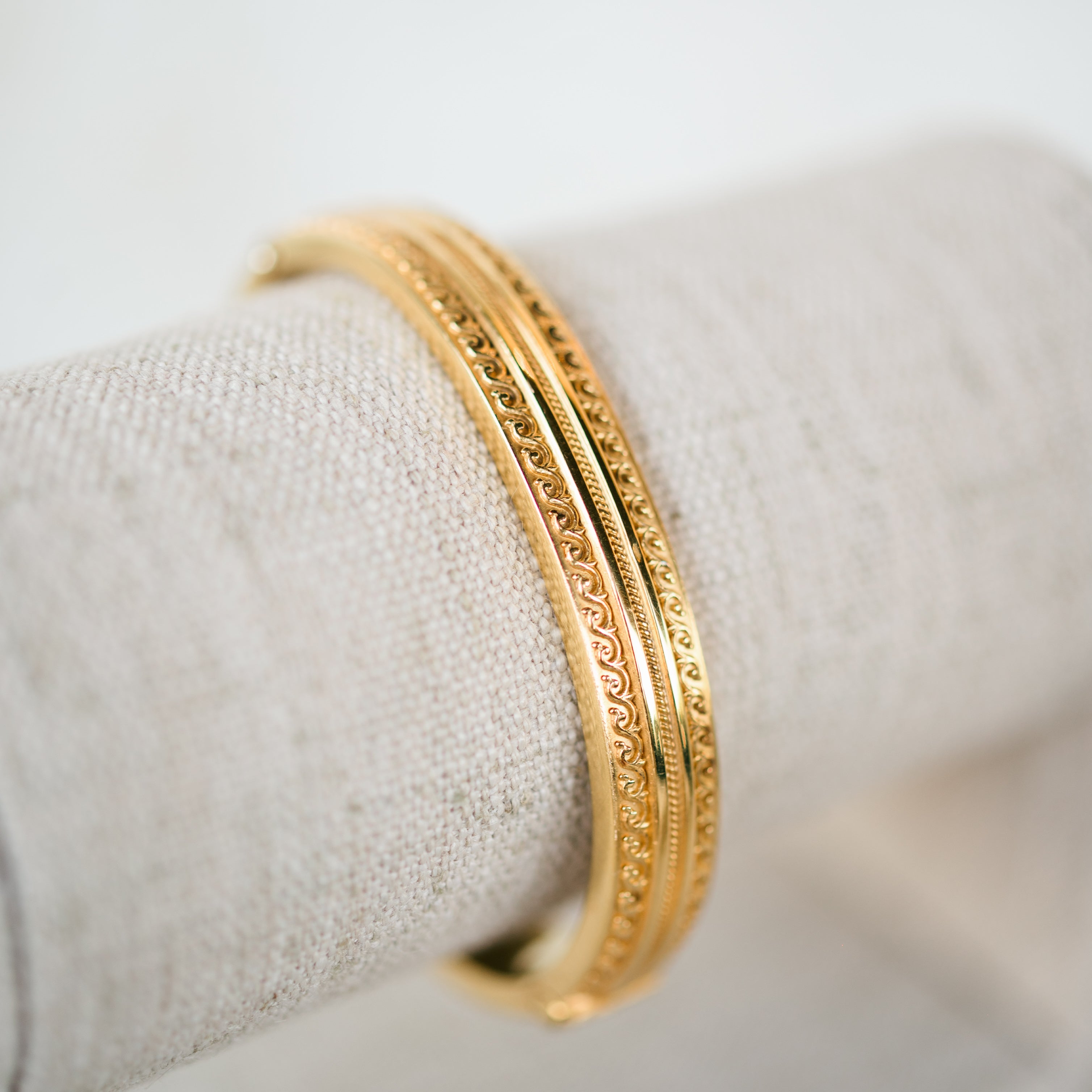 14K Yellow gold  Oval Bangle
