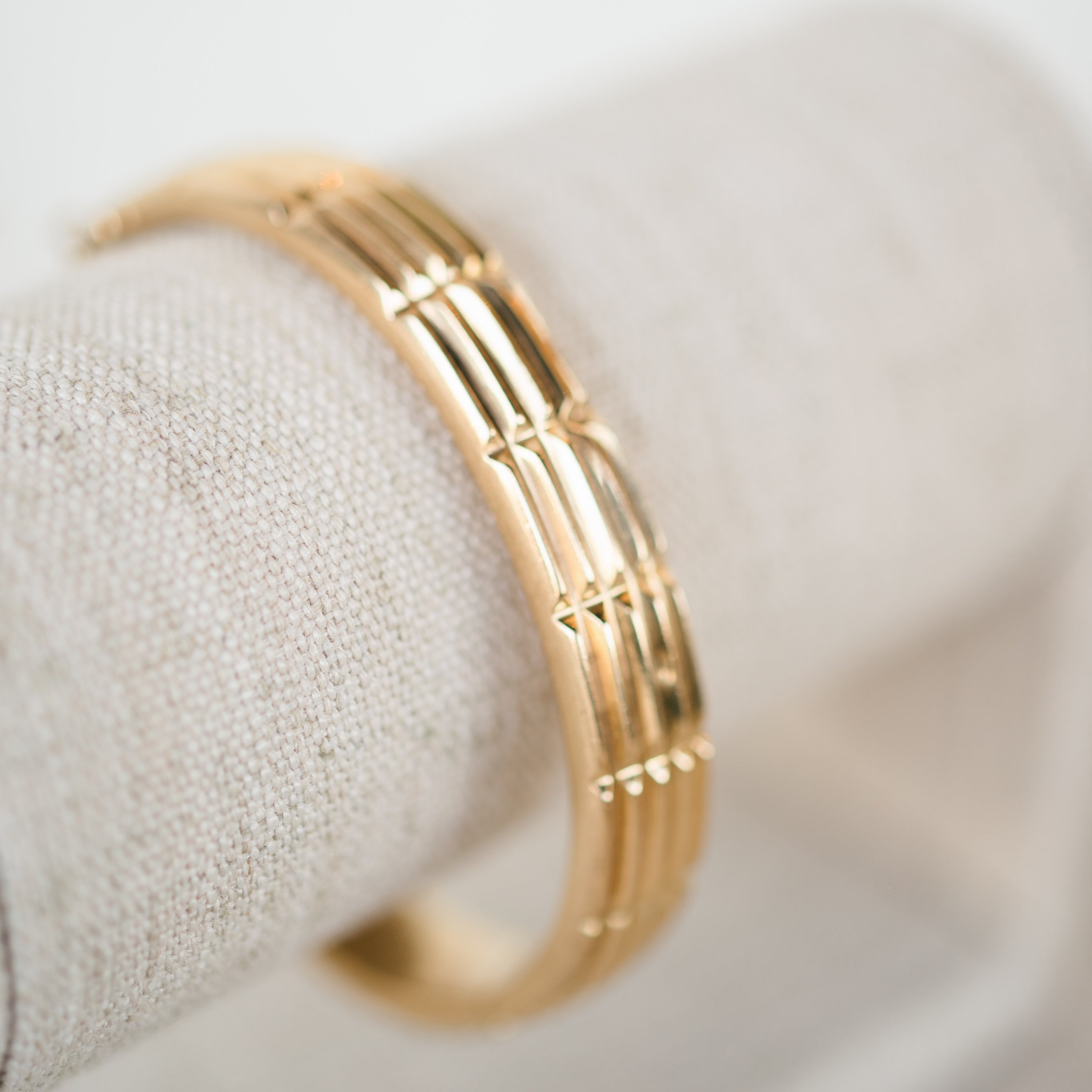 Ribbed 14k Gold Bangle