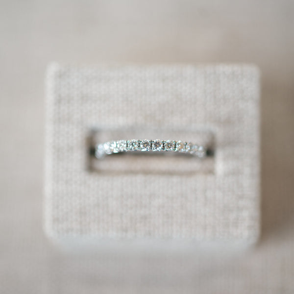Diamond fish tail setting eternity band