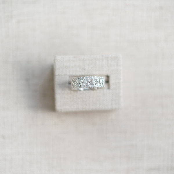 Diamond Scalloped Band