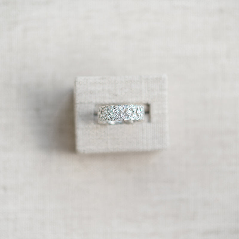 Diamond Scalloped Band