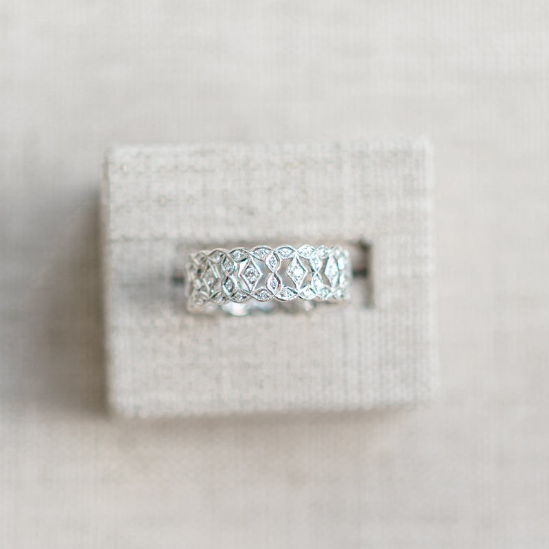 Diamond Scalloped Band