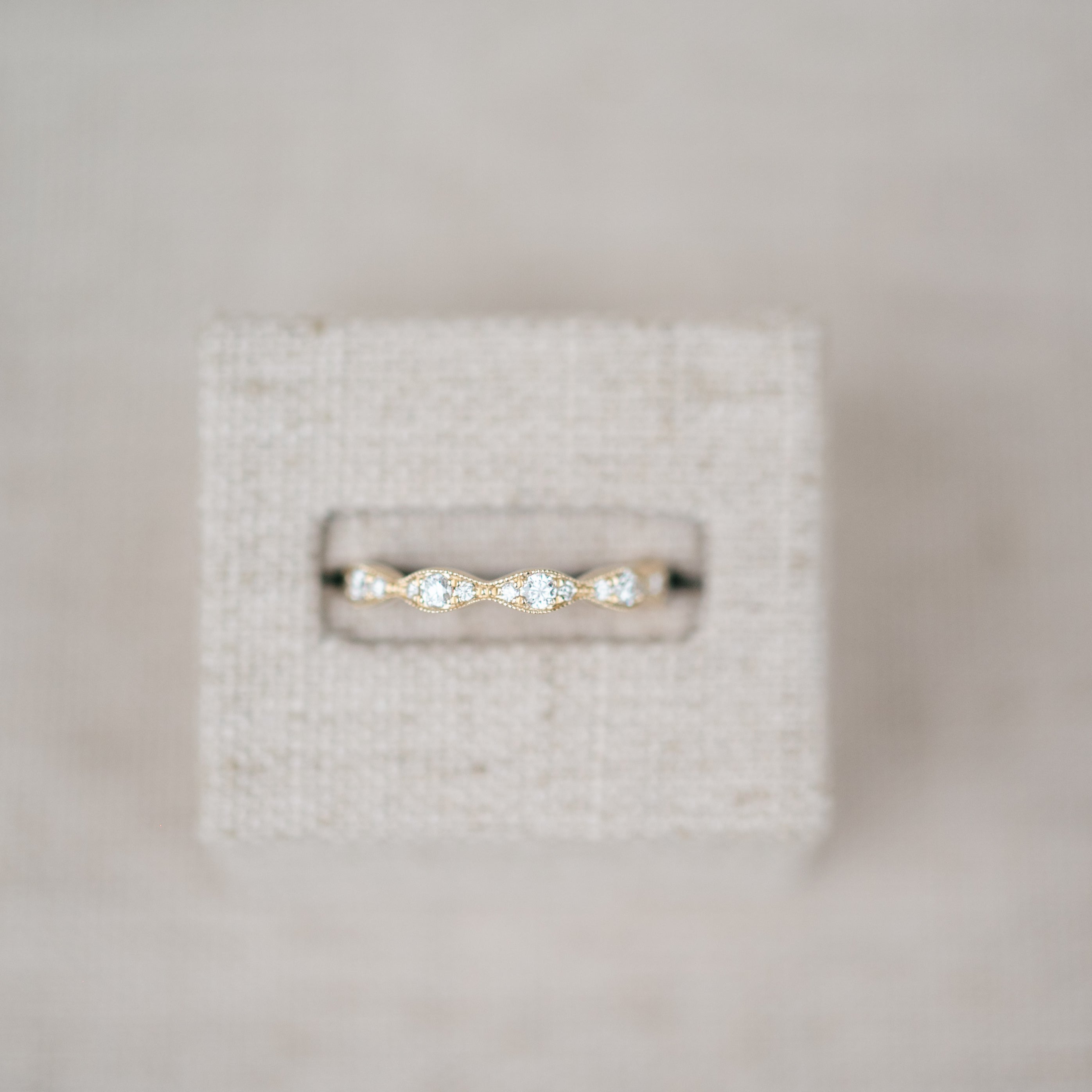 diamond scalloped band