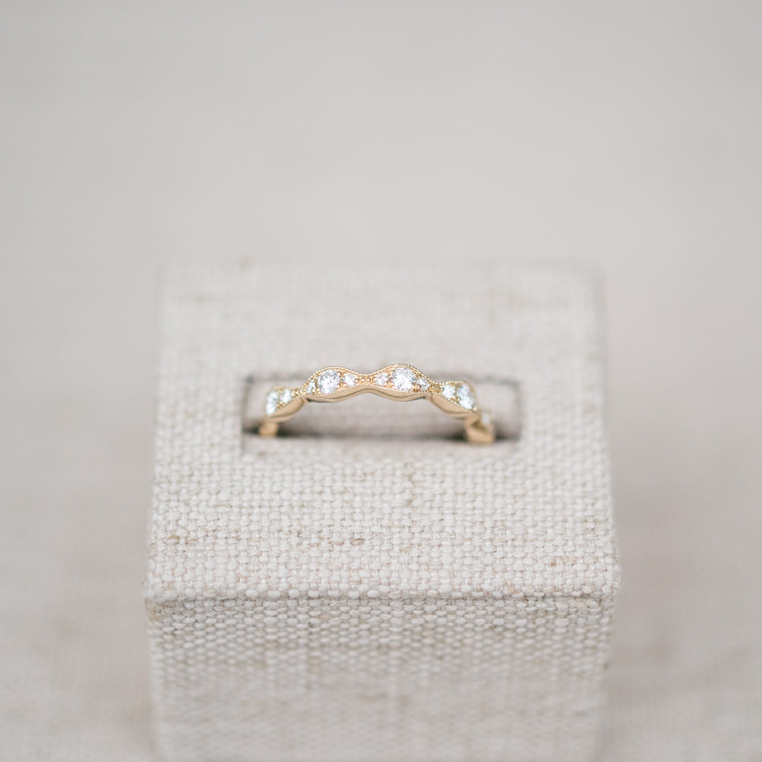 diamond scalloped band