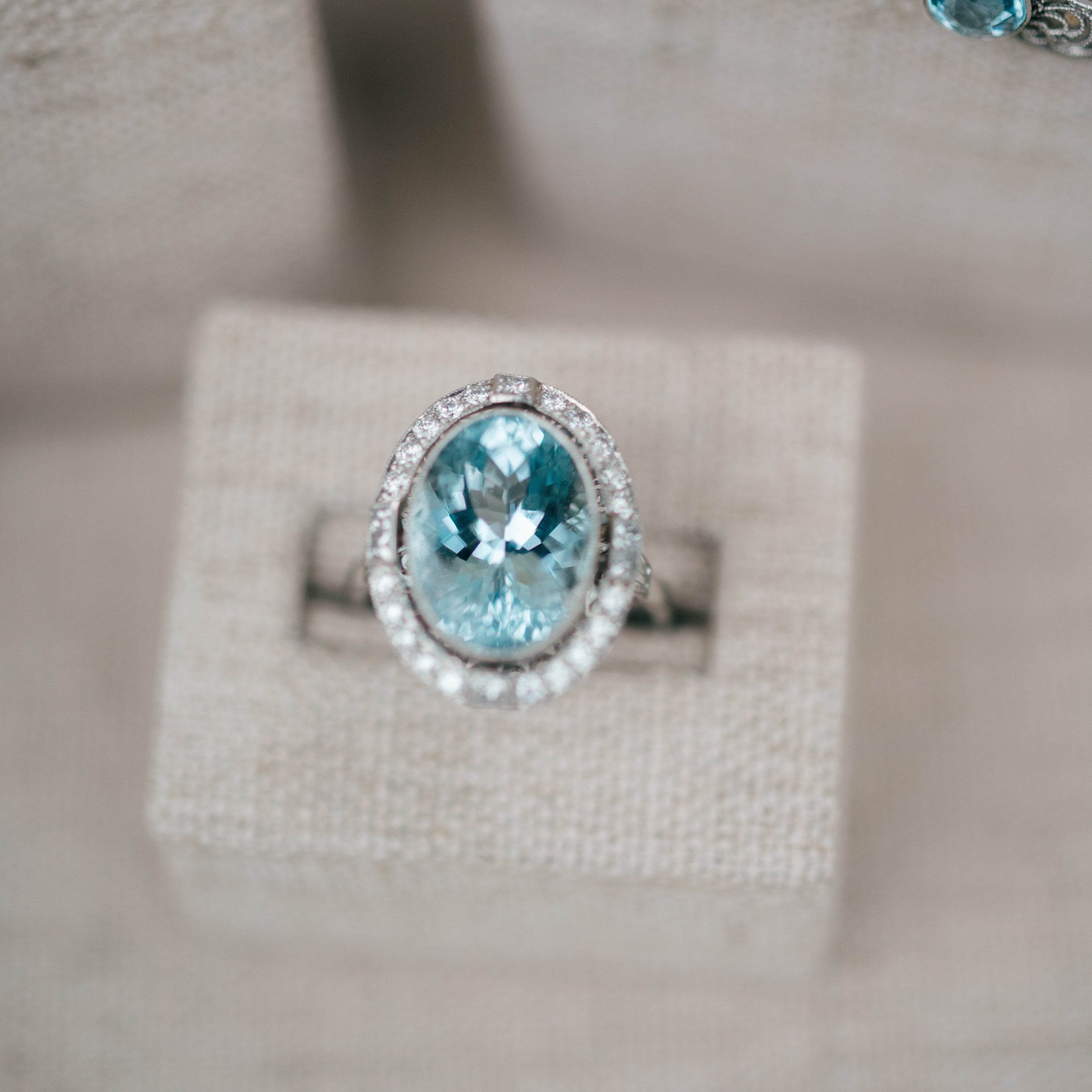 aquamarine and diamond platinum ring