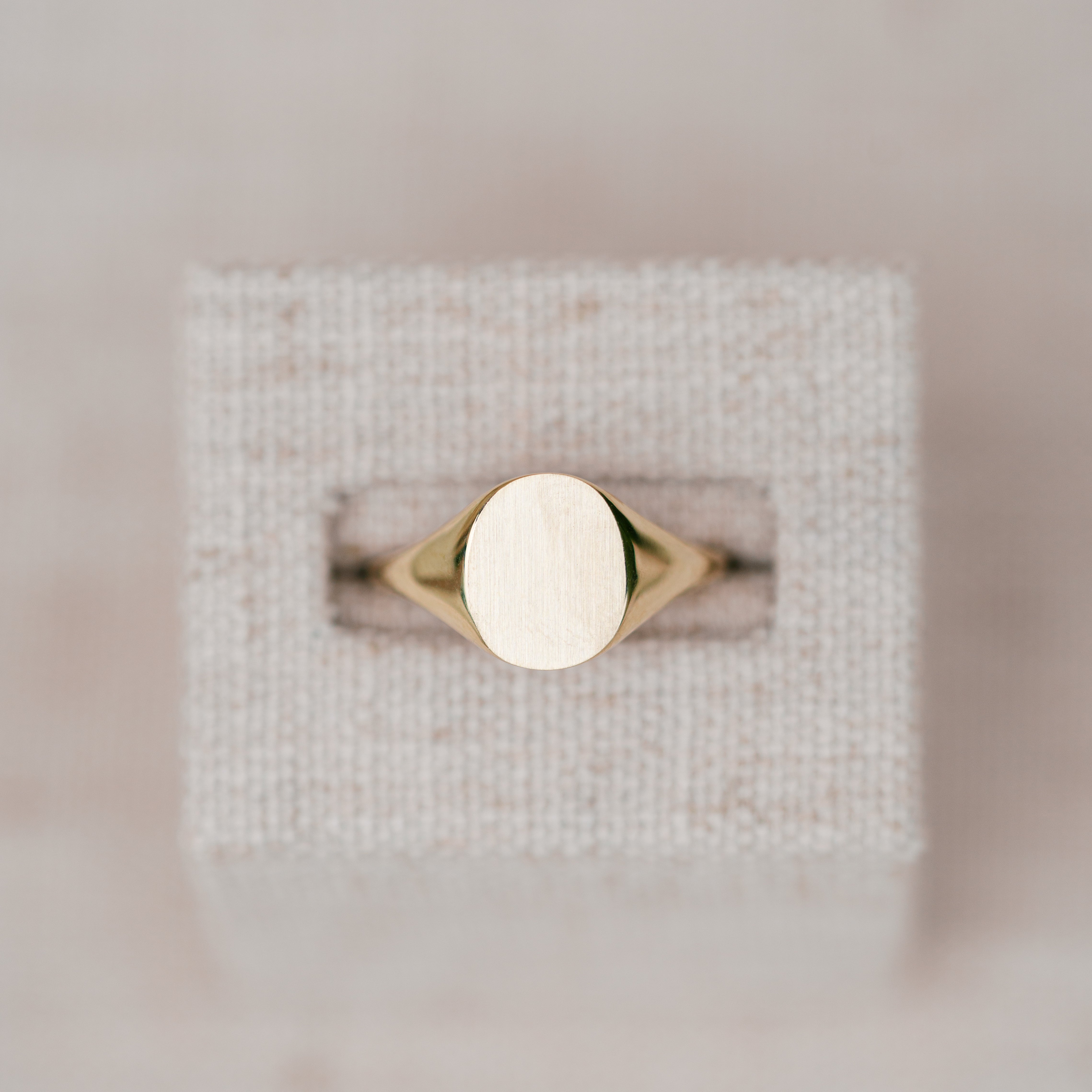 oval signet ring
