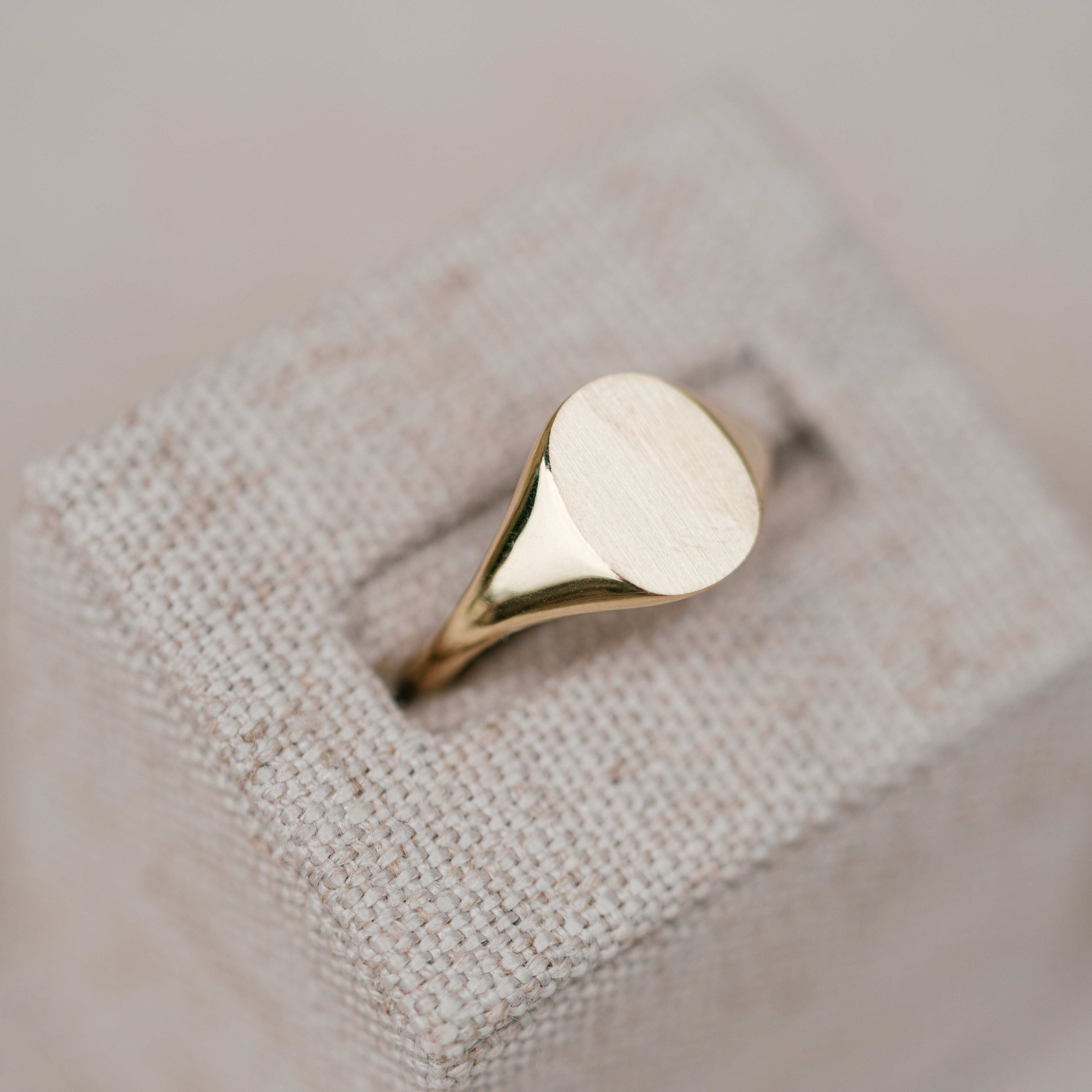 oval signet ring