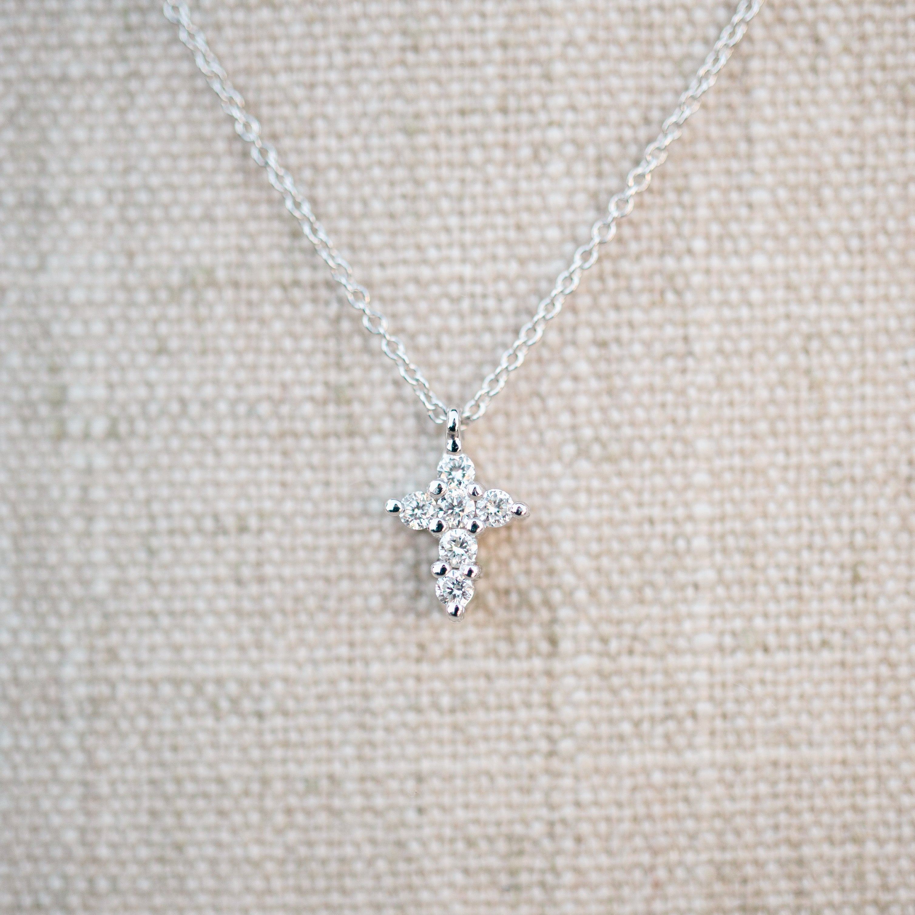 Julie necklace, white gold
