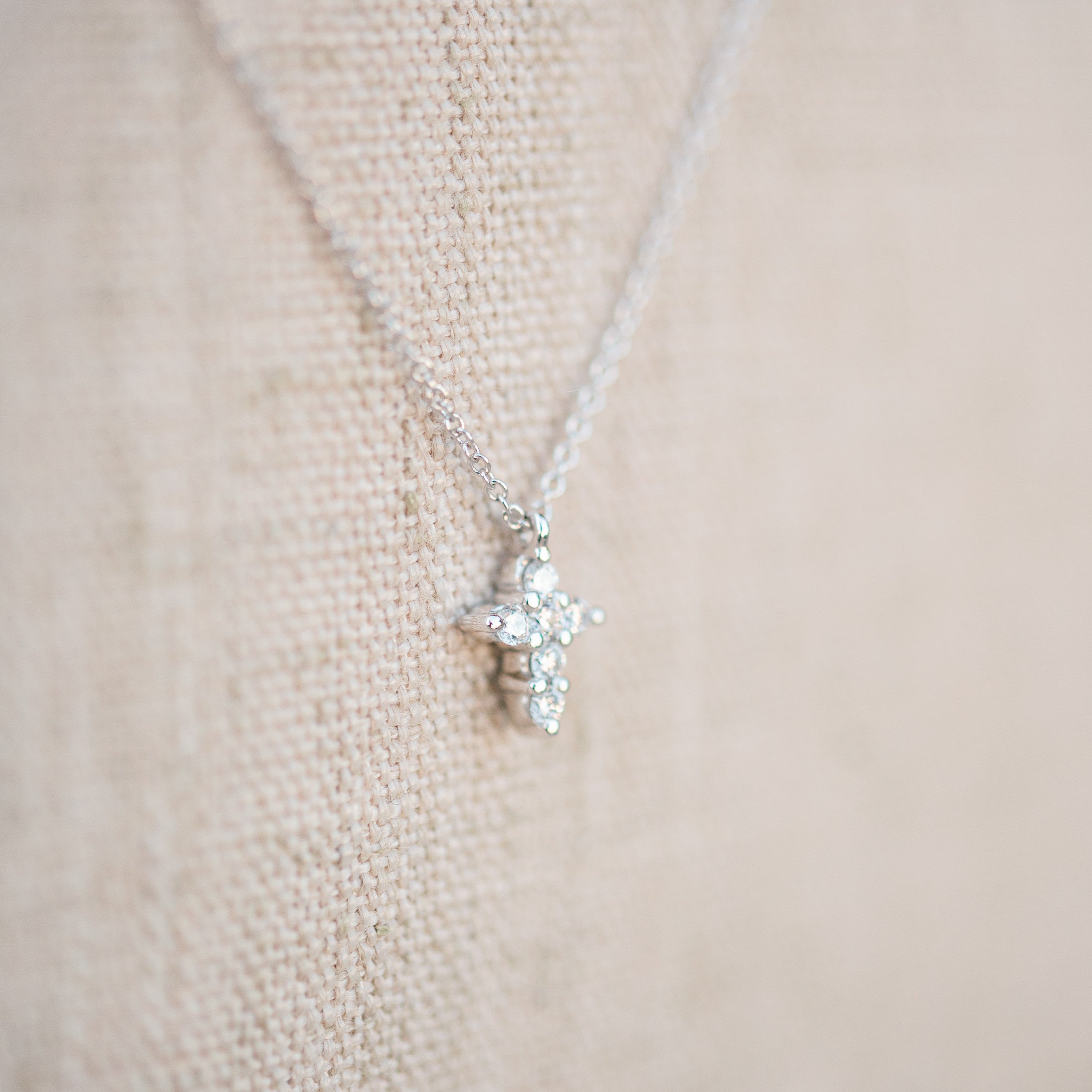 Julie necklace, white gold