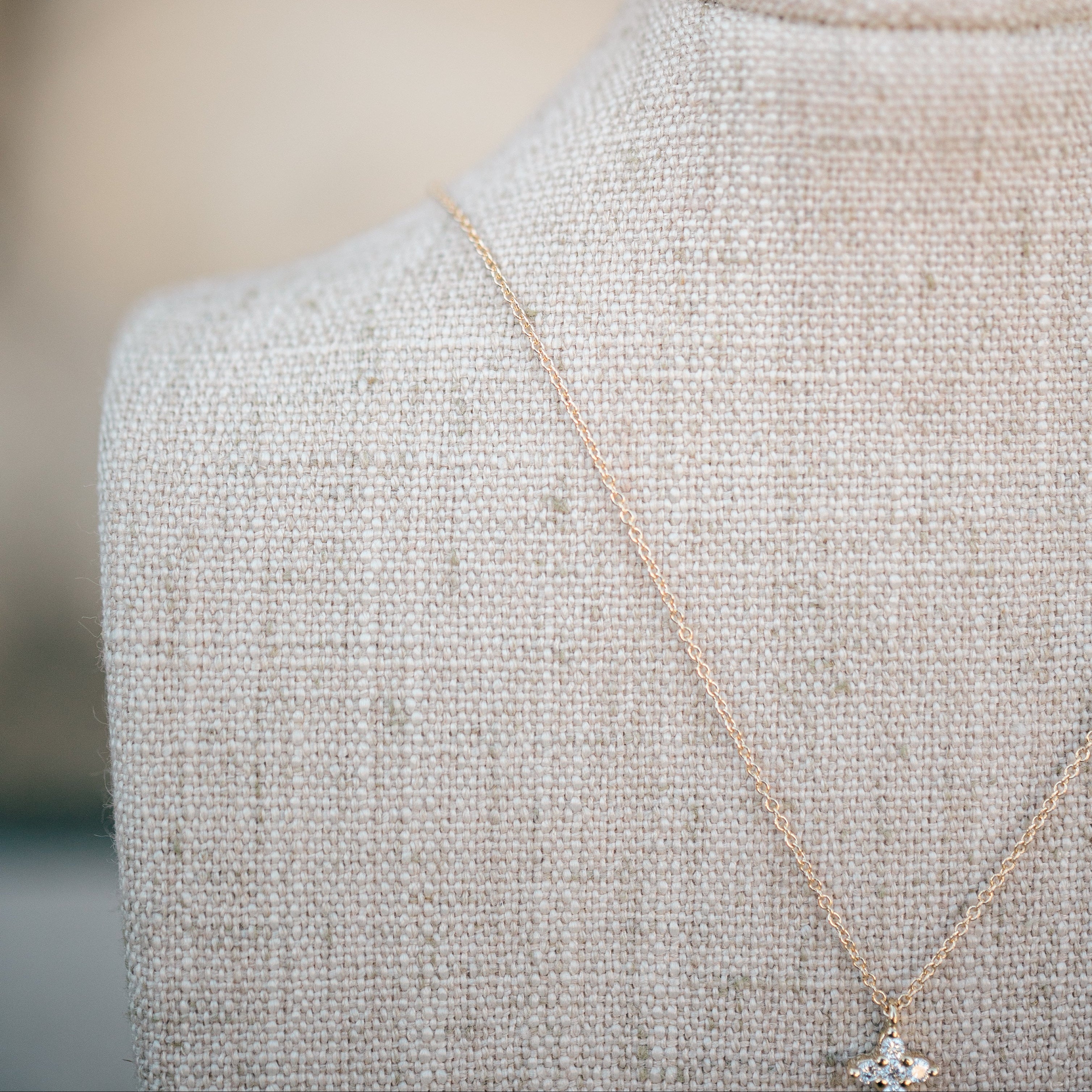 Julie necklace, yellow gold