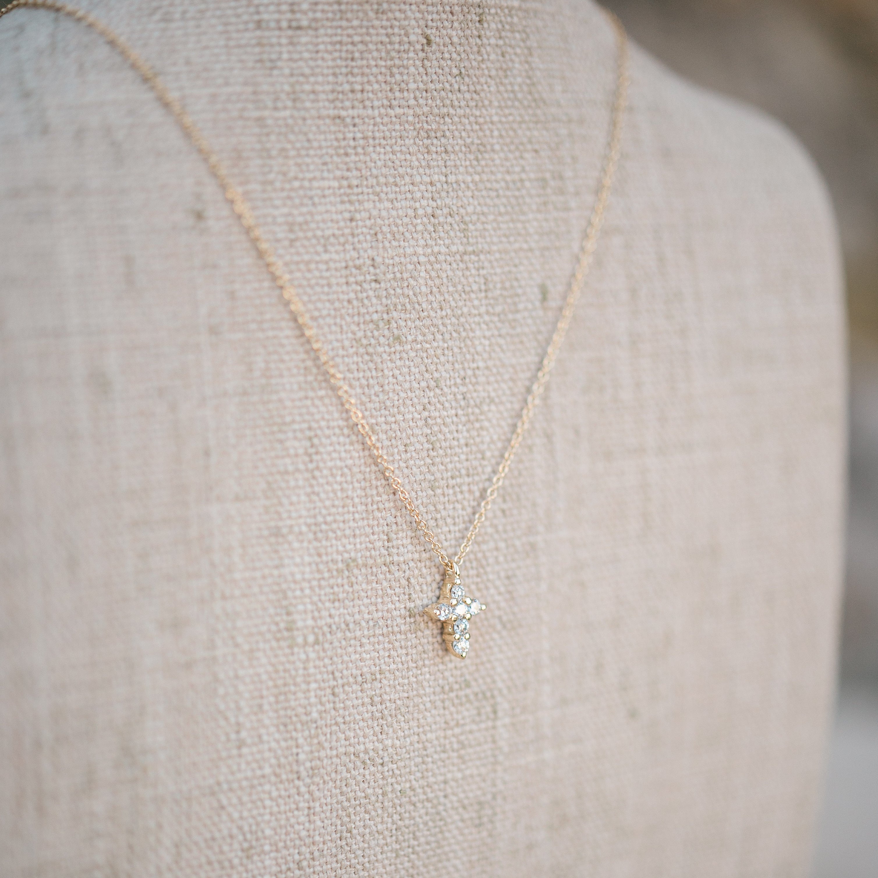 Julie necklace, yellow gold