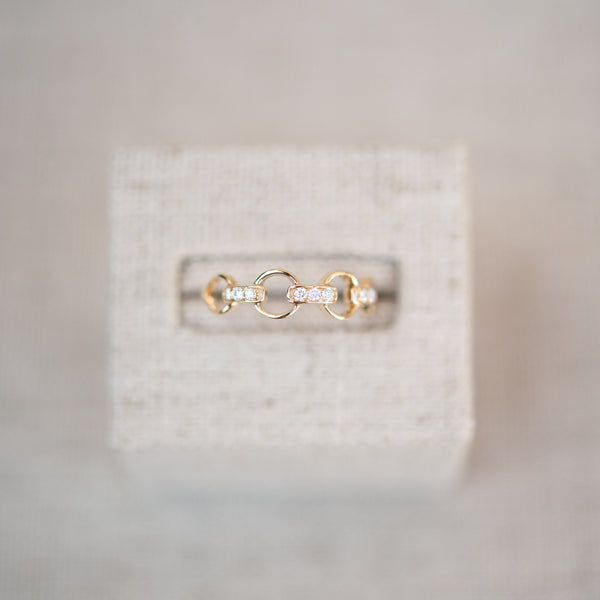 Yellow gold and diamond link band