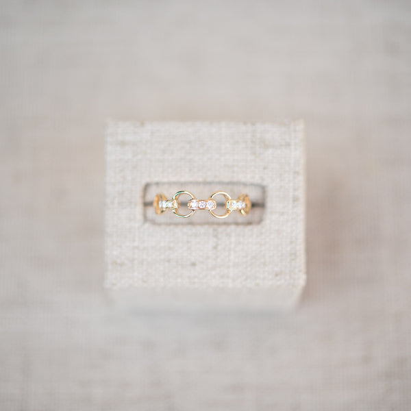 Yellow gold and diamond link band