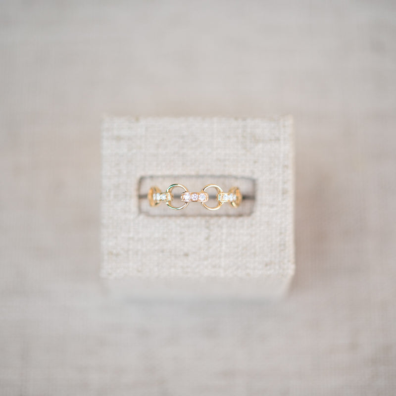 Yellow gold and diamond link band