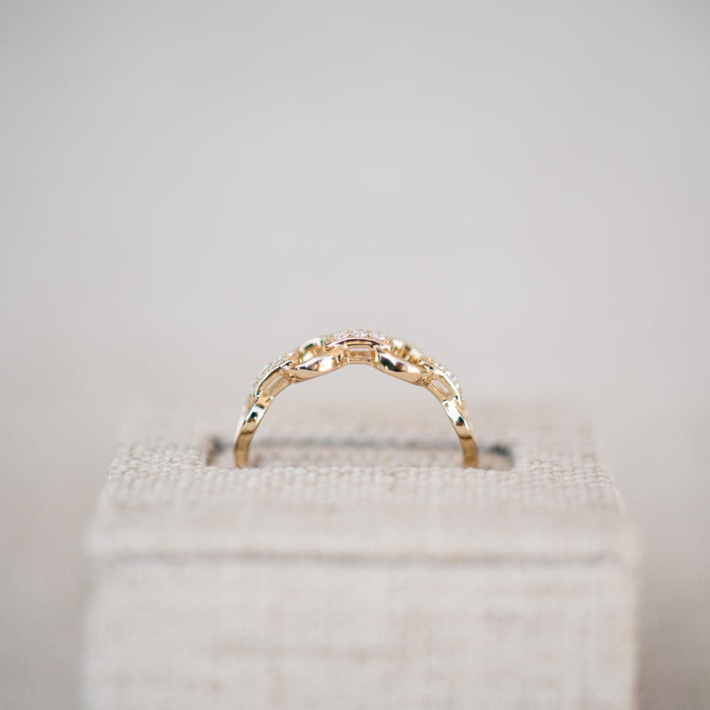 Yellow gold and diamond link band