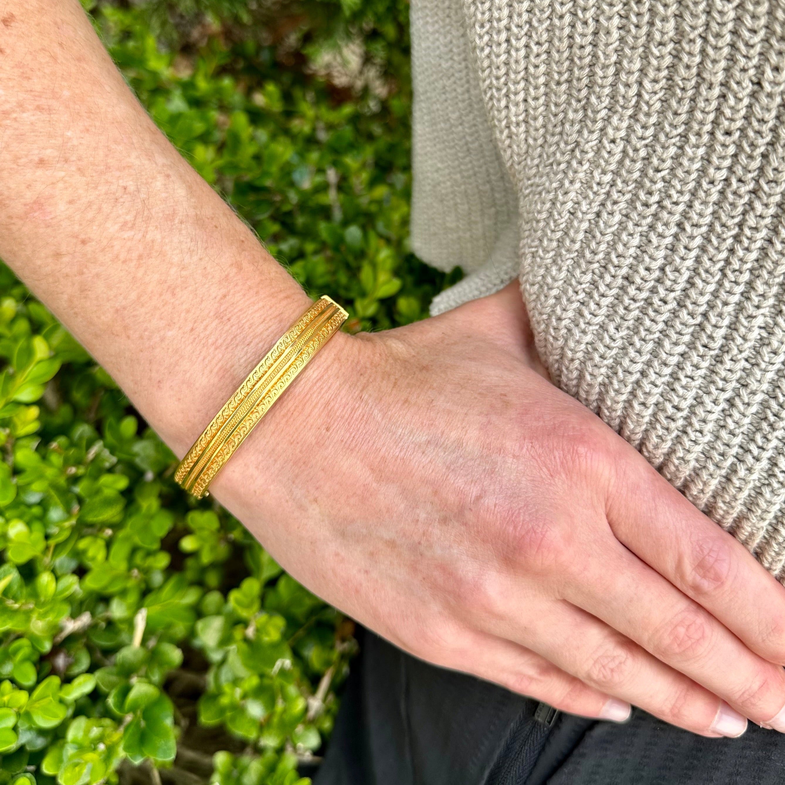 14K Yellow gold  Oval Bangle