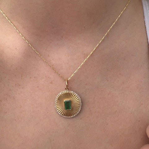 14k yellow gold emerald and diamond round necklace