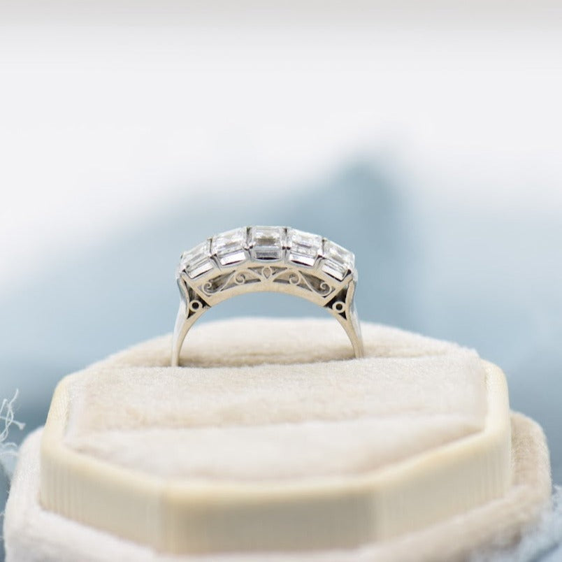 Carré Cut Diamond Band